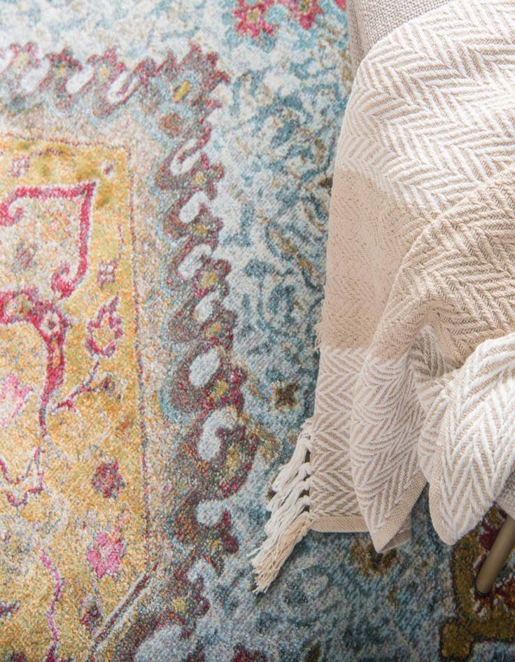 Detail image of  8' x 8' Santiago Round Rug