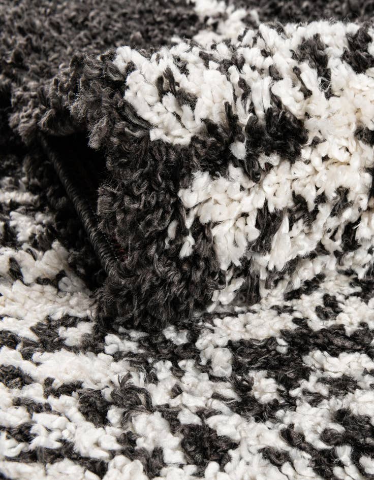 Detail image of  5' 3 x 8' Serenity Shag Rug