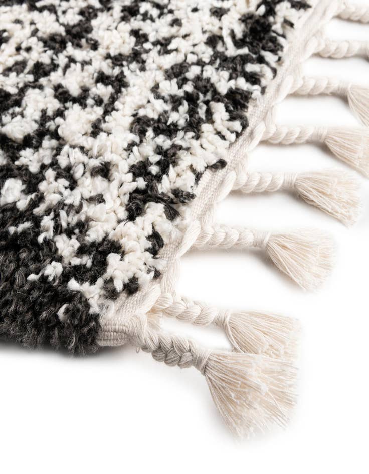 Detail image of  5' 3 x 8' Serenity Shag Rug