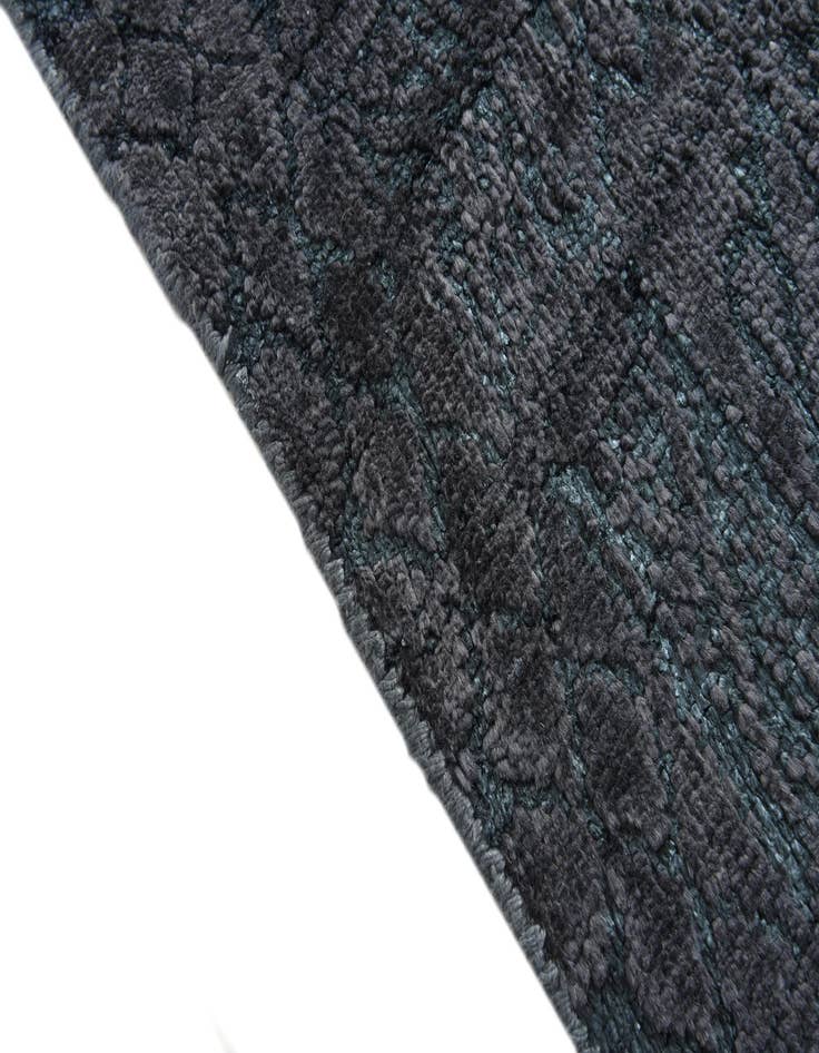 Detail image of  4' 11 x 7' 11  Hand Knotted Darya Rug