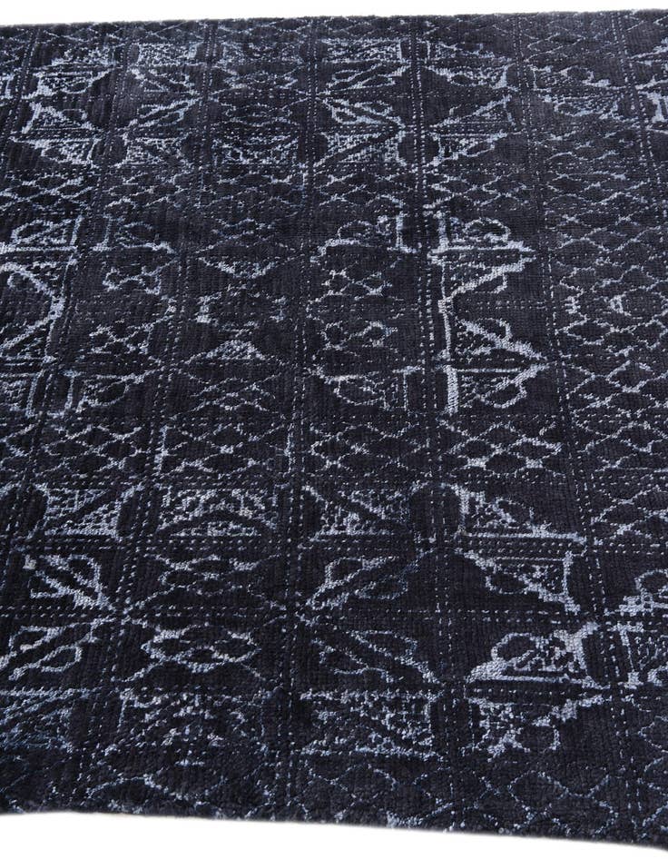 Detail image of  4' 9 x 7' 10  Hand Knotted Darya Rug