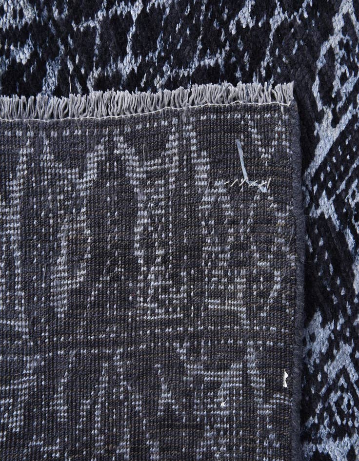 Detail image of  4' 9 x 7' 10  Hand Knotted Darya Rug