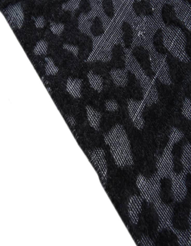 Detail image of  5' 2 x 8'  Hand Knotted Darya Wool Rug