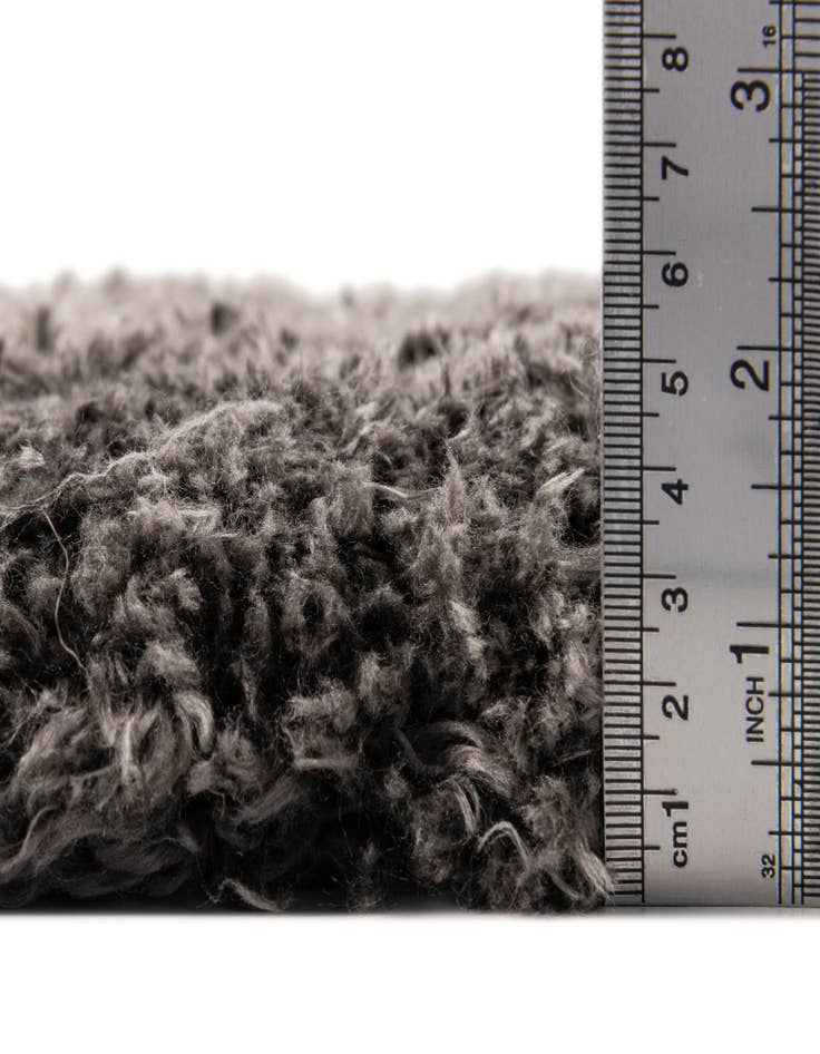 Detail image of  2' x 3' 7 Infinity Shag Rug