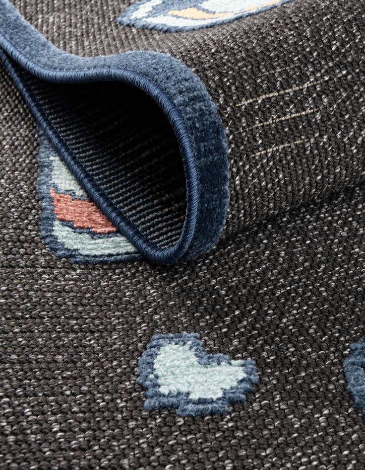 Detail image of  5' x 7' 7  Washable  Indoor / Outdoor Rug