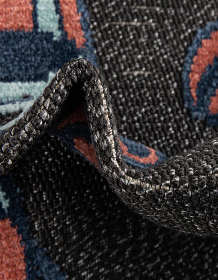 Detail image of  5' x 7' 7  Washable  Indoor / Outdoor Rug