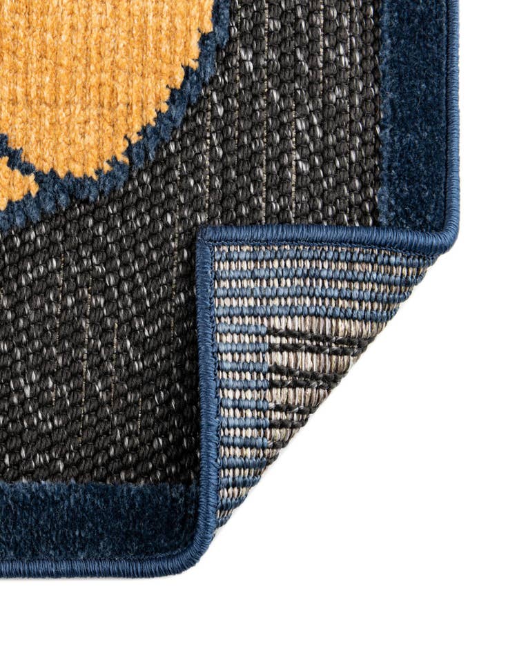 Detail image of  5' x 7' 7  Washable  Indoor / Outdoor Rug