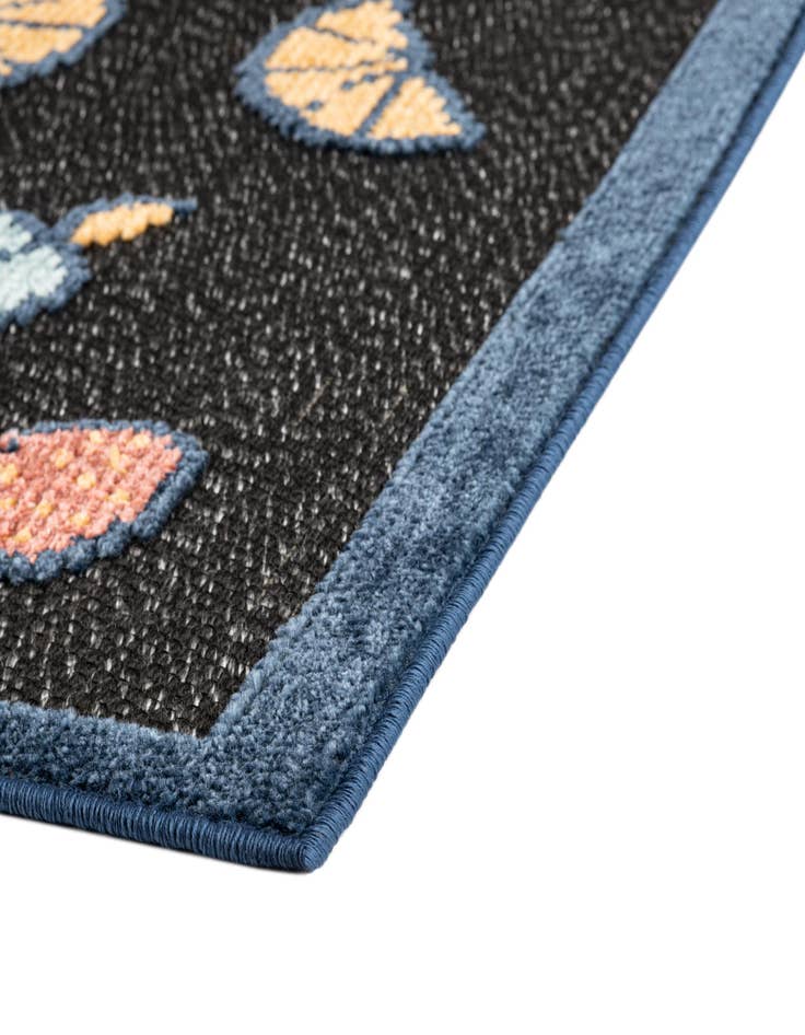 Detail image of  5' x 7' 7  Washable  Indoor / Outdoor Rug