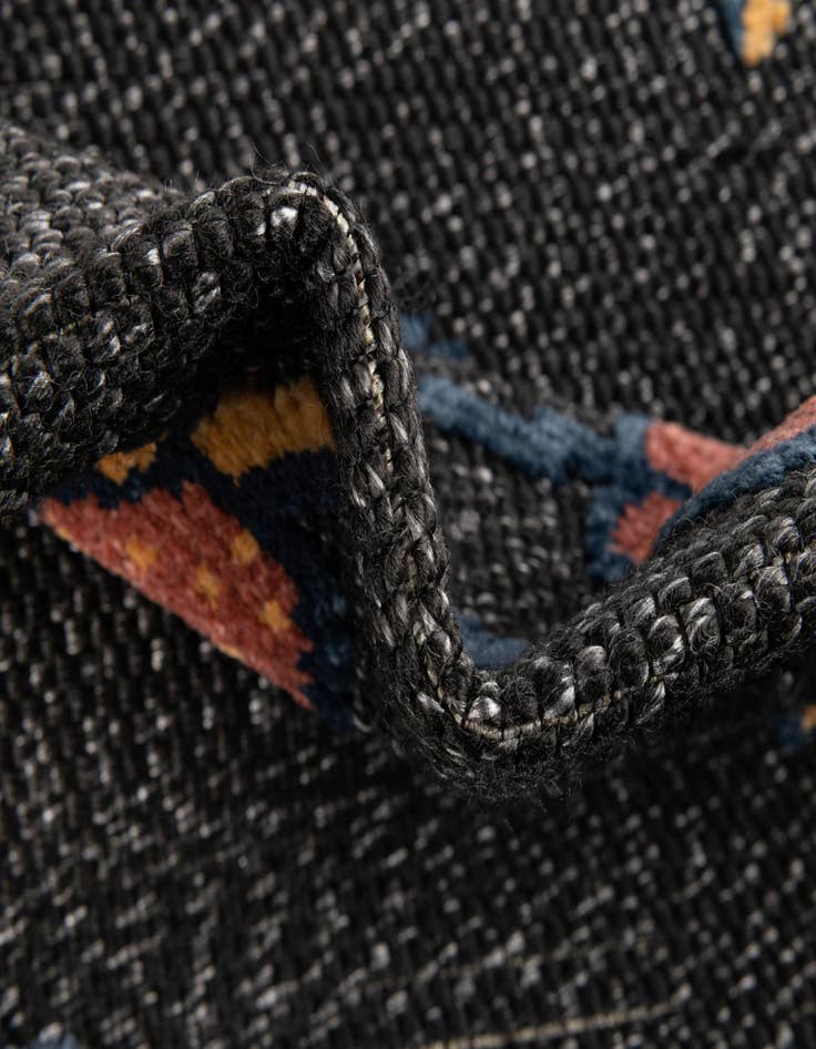 Detail image of  5' x 7' 7  Washable  Indoor / Outdoor Rug