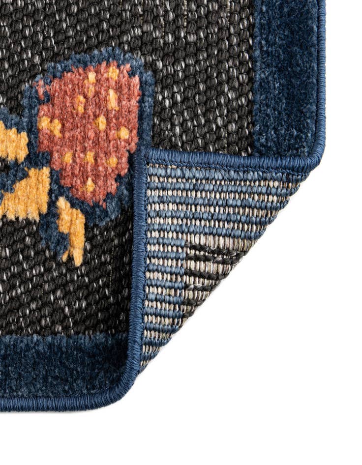 Detail image of  5' x 7' 7  Washable  Indoor / Outdoor Rug