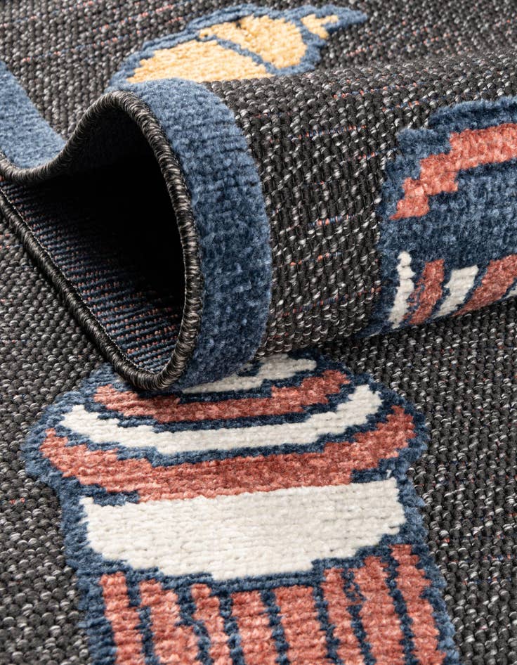 Detail image of  5' x 7' 7  Washable  Indoor / Outdoor Rug