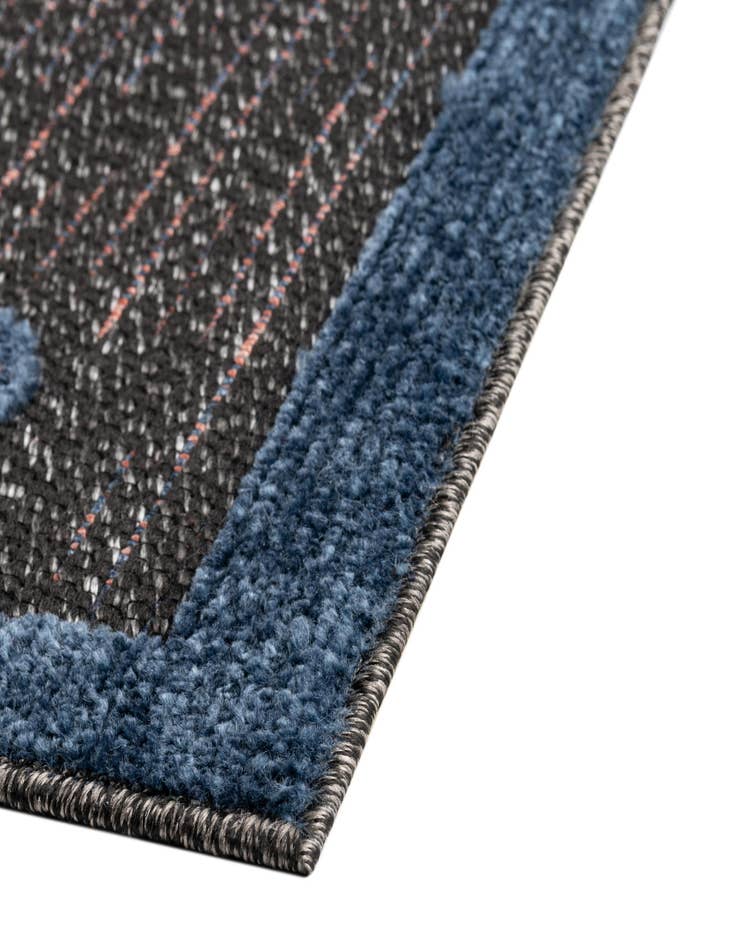 Detail image of  5' x 7' 7  Washable  Indoor / Outdoor Rug