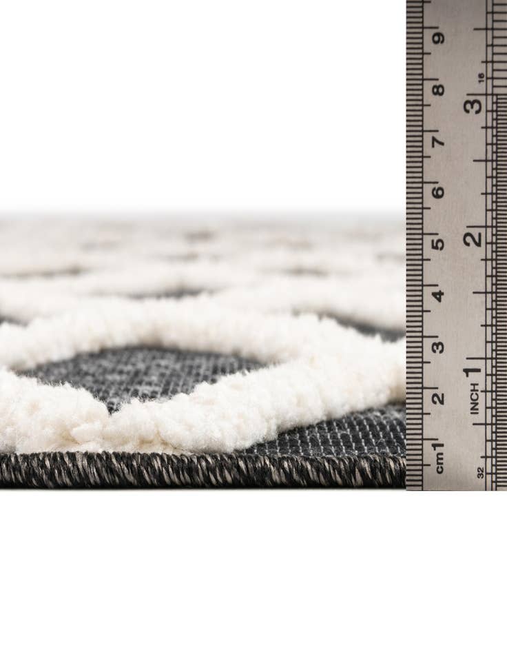 Detail image of  5' 3 x 7' 8  Washable  Indoor / Outdoor Rug