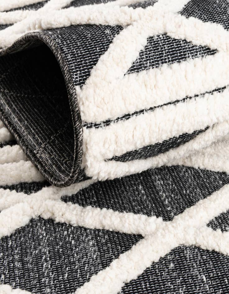 Detail image of  5' 3 x 7' 8  Washable  Indoor / Outdoor Rug