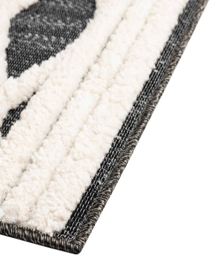 Detail image of  5' 3 x 7' 8  Washable  Indoor / Outdoor Rug