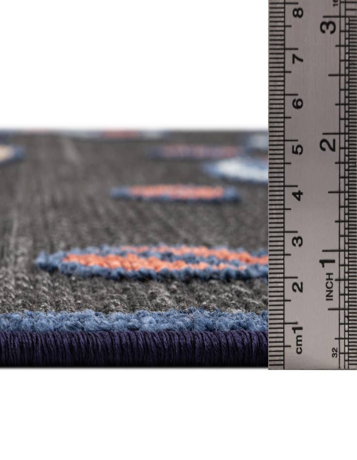 Detail image of  5' x 7' 7  Washable  Indoor / Outdoor Rug