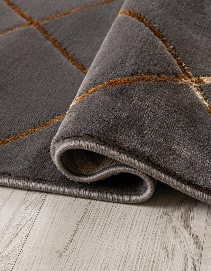 Detail image of  6' x 9' Vogue Geo Rug