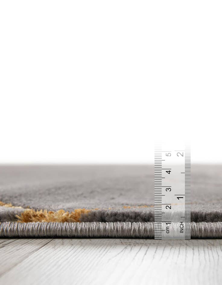 Detail image of  6' x 9' Vogue Geo Rug