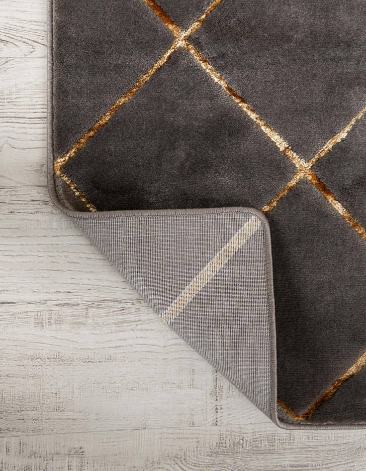 Detail image of  6' x 9' Vogue Geo Rug