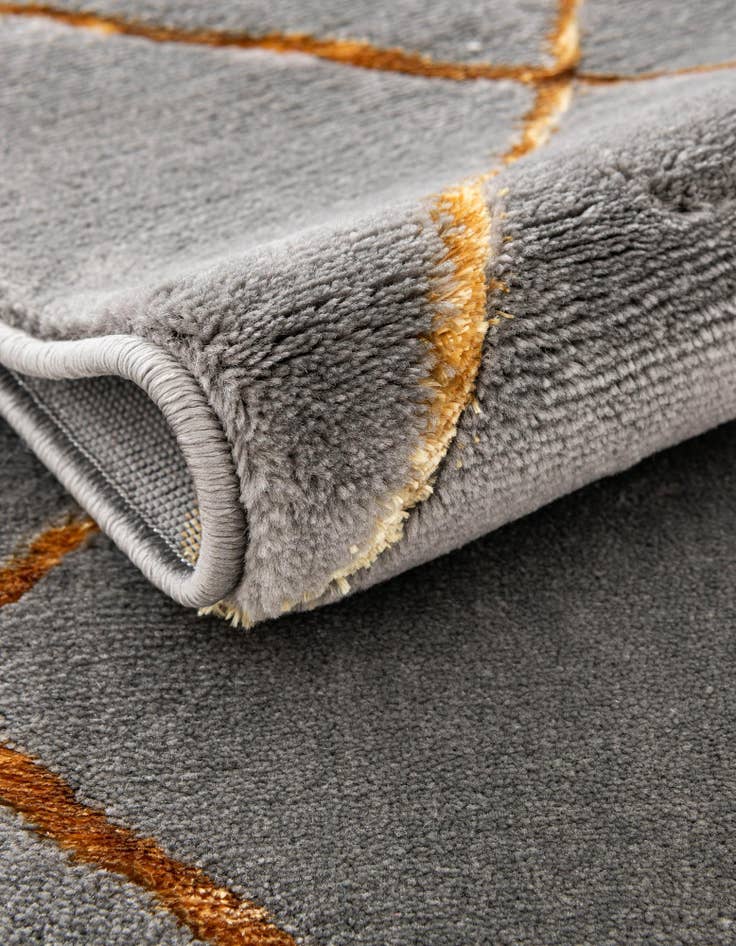 Detail image of  6' x 9' Vogue Geo Rug