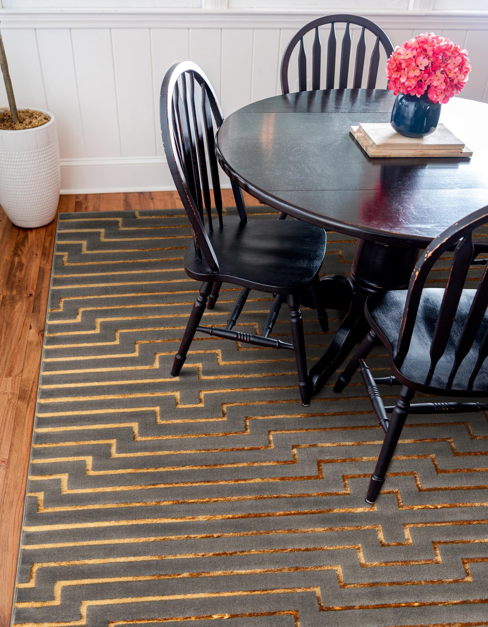 Gray and Gold 7' 10 x 7' 10 Vogue Geo Square Rug | Rugs.com