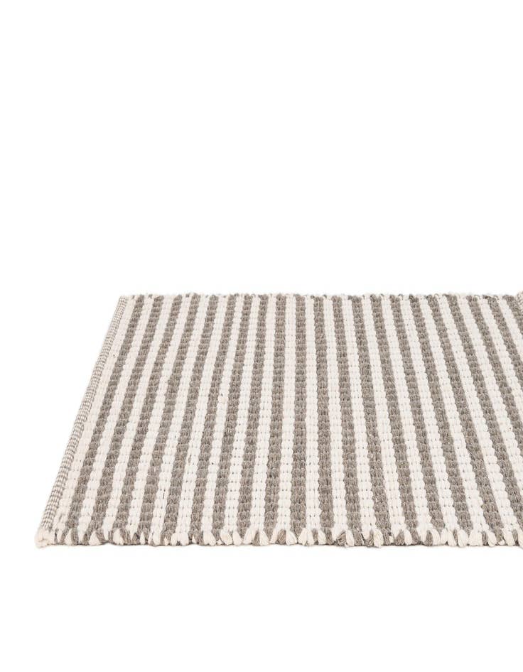 Detail image of  2' x 3' 2  Hand Woven Braided Chindi Rug