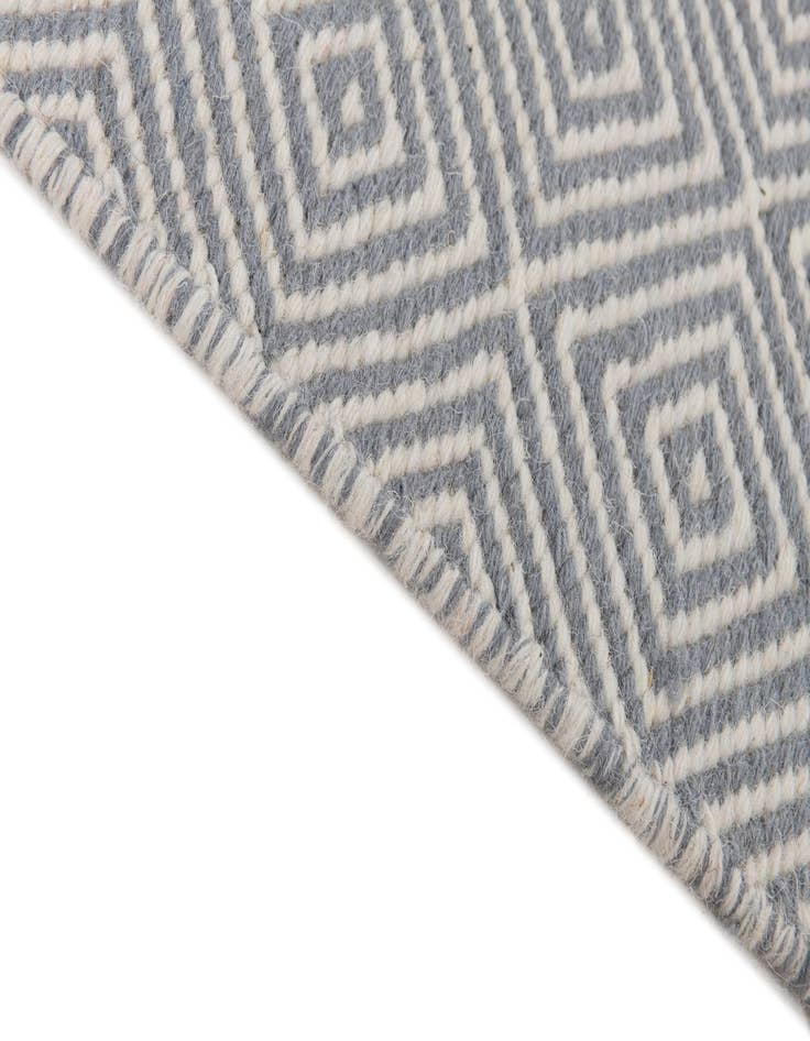 Detail image of 2' 2 x 3' Hand Braided Jill Zarin Dorset Rug