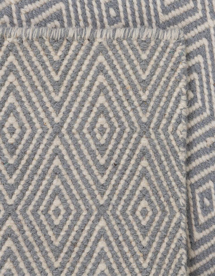 Detail image of 2' 2 x 3' Hand Braided Jill Zarin Dorset Rug