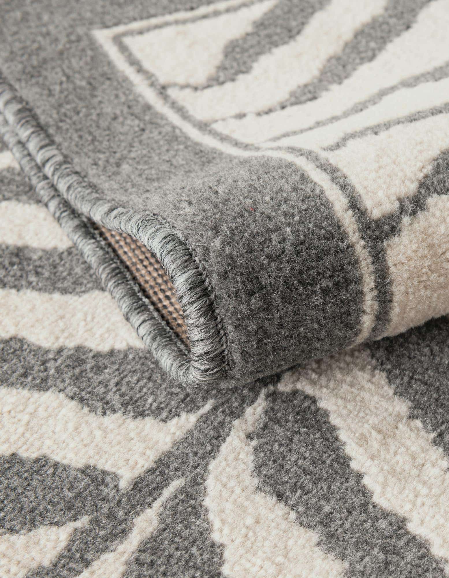 Gray and Ivory 5' x 7' Savannah Rug | Rugs.com