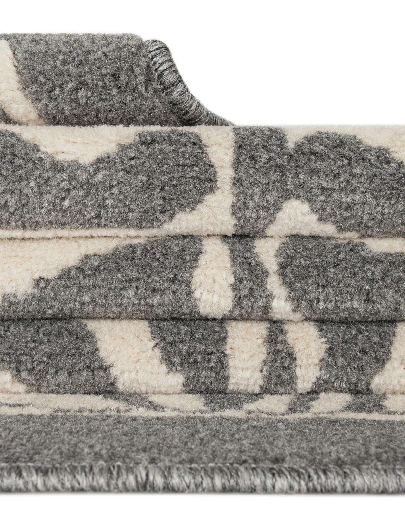 Gray and Ivory 5' x 7' Savannah Rug | Rugs.com
