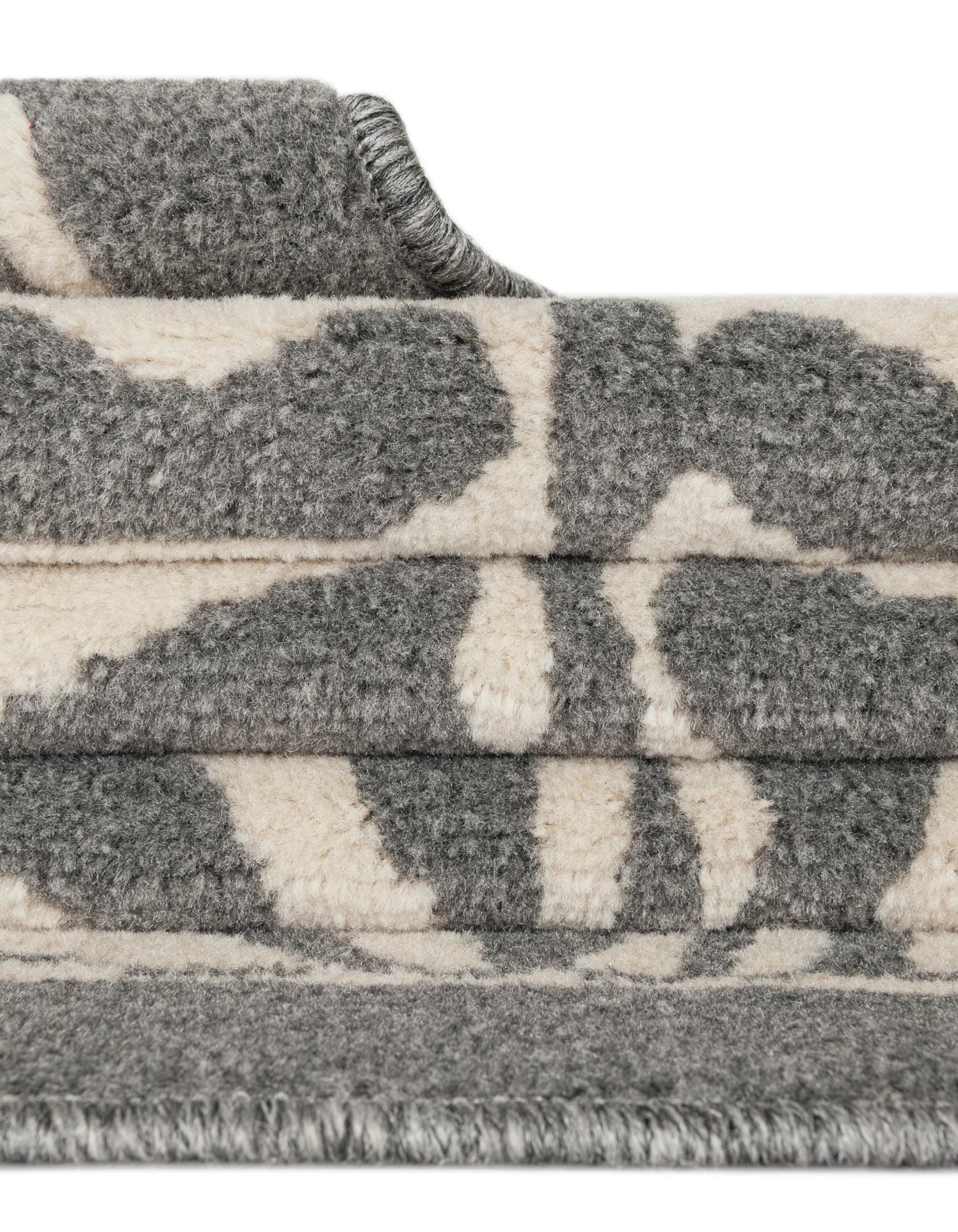 Gray and Ivory 5' x 7' Savannah Rug | Rugs.com