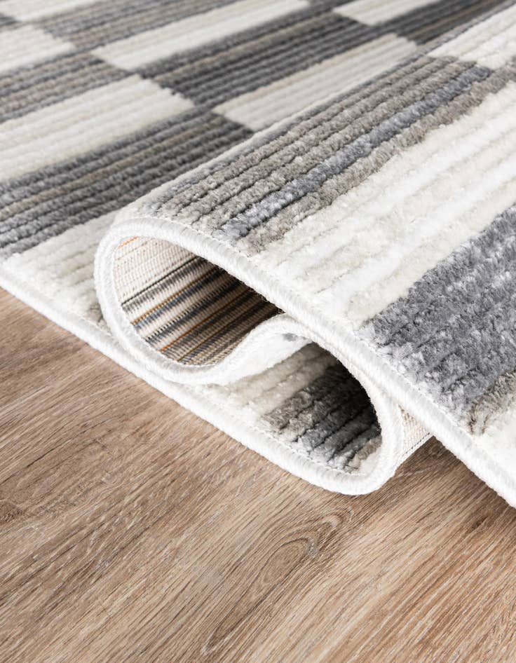 Detail image of  2' 7 x 10' Odyssey Runner Rug