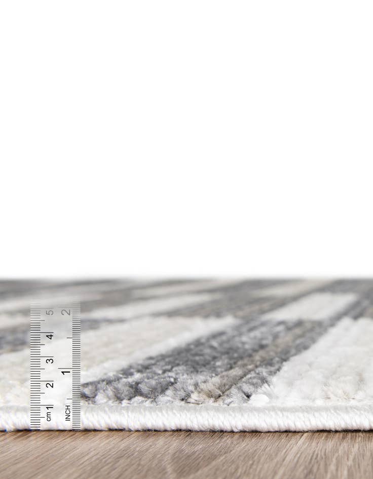 Detail image of  2' 7 x 10' Odyssey Runner Rug