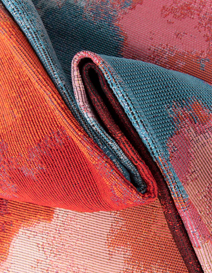 Detail image of  7' 10 x 7' 10  Washable Modern Indoor / Outdoor Square Rug