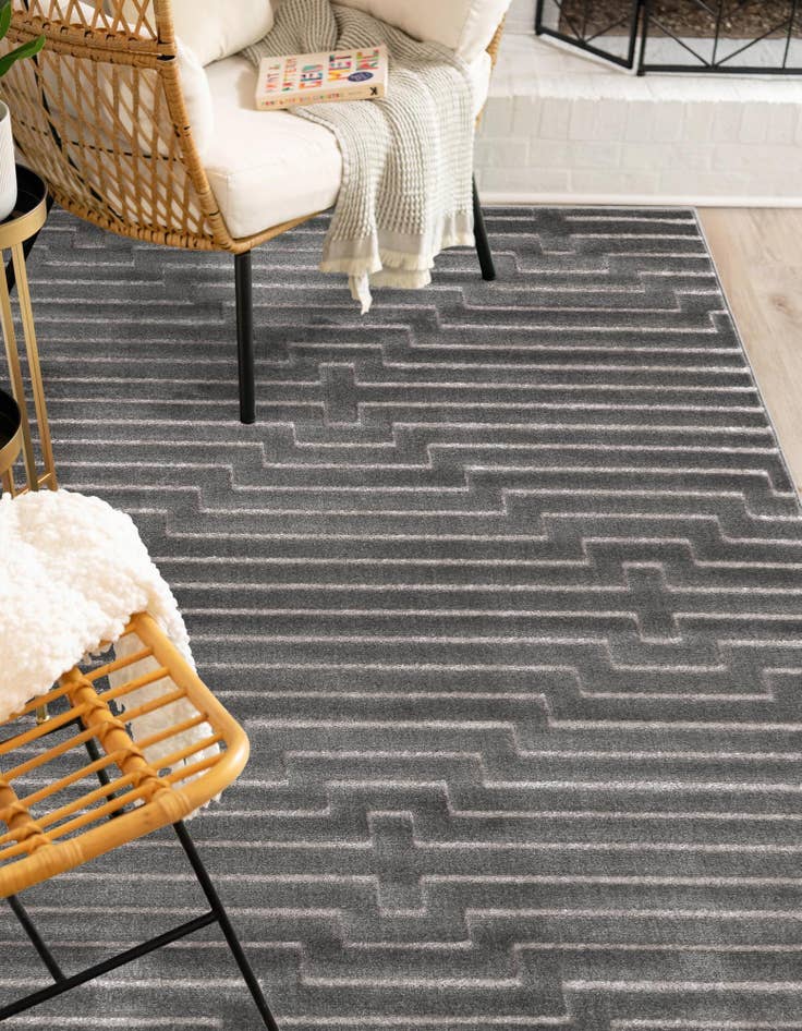 Detail image of  6' x 9' Vogue Geo Rug