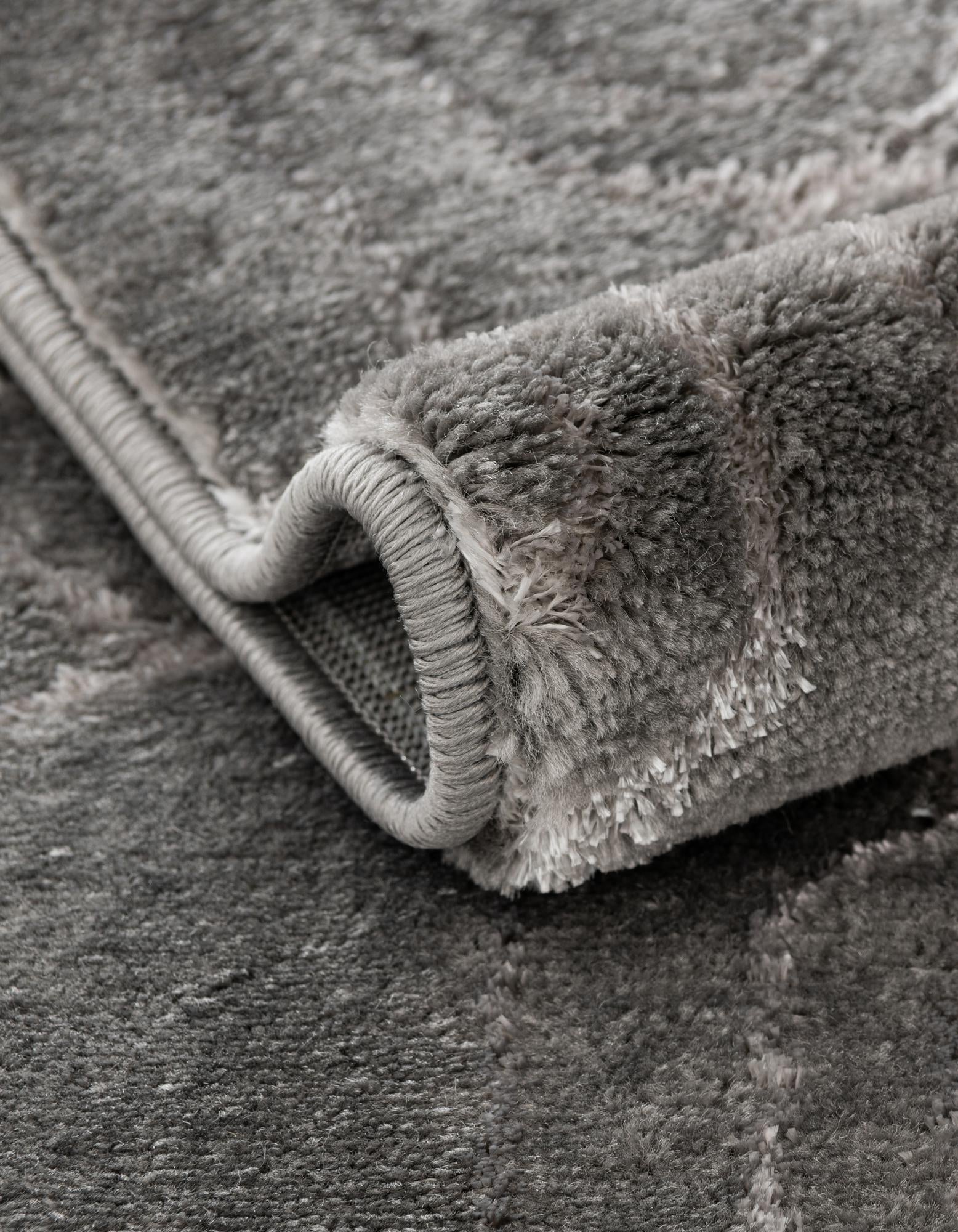 Rug Gray and Silver Swatch link