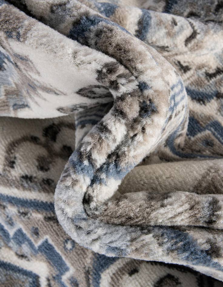 Detail image of  5' 3 x 8' Charlotte Oval Rug