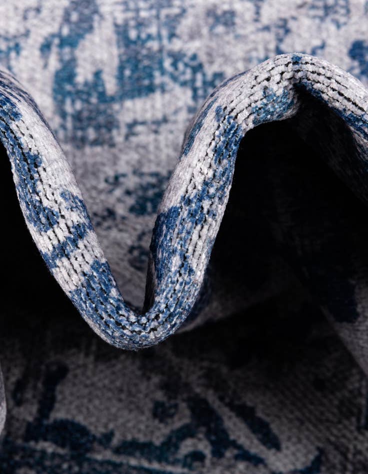 Detail image of  6' x 9'  Washable Francesca Oval Rug