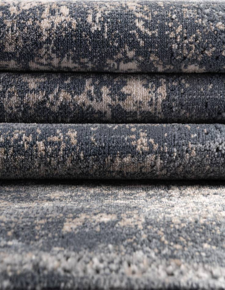 Detail image of  2' 2 x 6' 7 Eliza Runner Rug