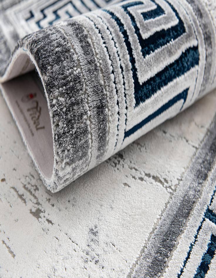 Detail image of  3' 3 x 9' 10 Montreux Runner Rug