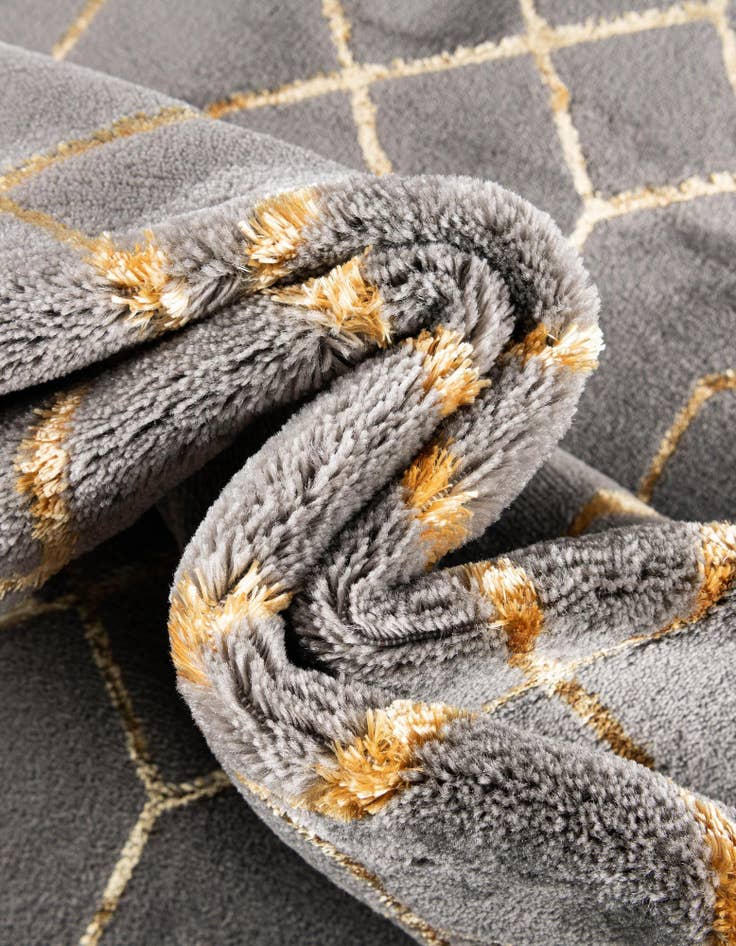 Detail image of  2' x 3'  Marilyn Monroe&trade; Glam Trellis Rug