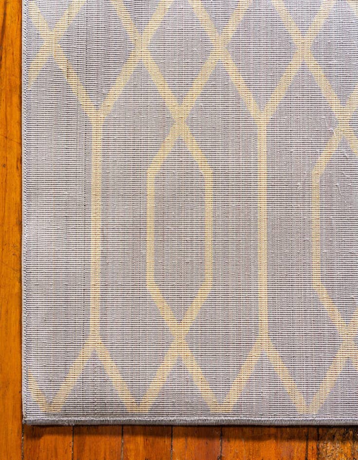 Detail image of  4' x 6'  Marilyn Monroe™ Glam Trellis Rug