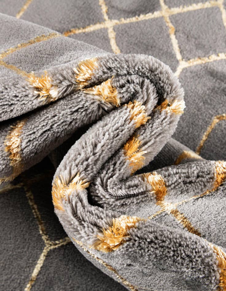 Detail image of  3' x 3'  Marilyn Monroe™ Glam Trellis Round Rug