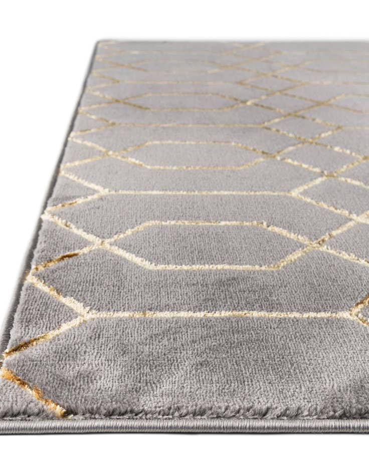 Detail image of  7' 10 x 7' 10  Marilyn Monroe&trade; Glam Trellis Square Rug
