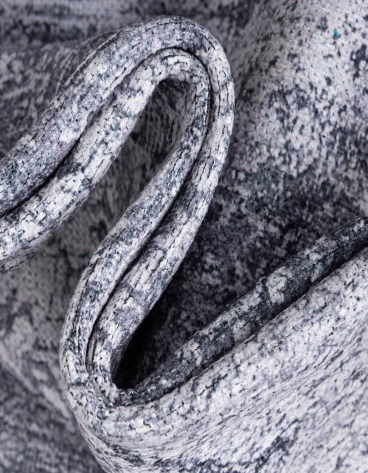 Detail image of  6' x 6'  Washable Yara Round Rug