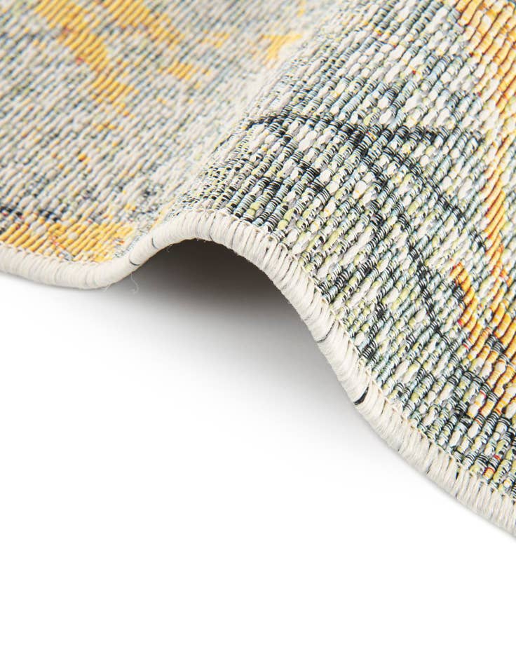 Detail image of  7' 10 x 7' 10  Washable Botanical Indoor / Outdoor Round Rug