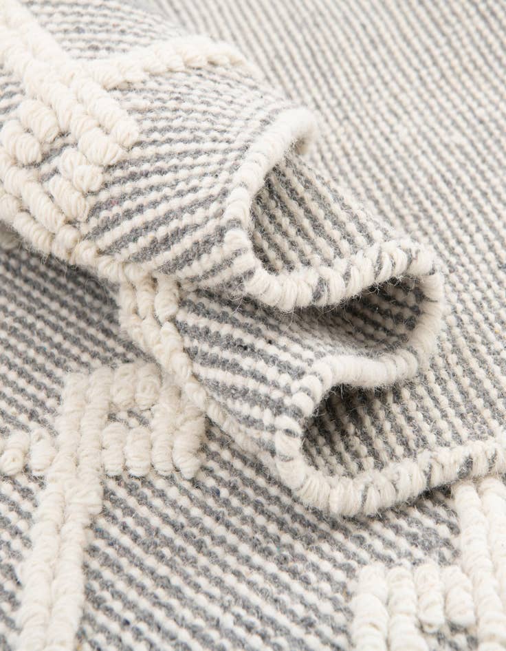 Detail image of  8' x 8'  Hand Knotted Jill Zarin Dorset Square Rug