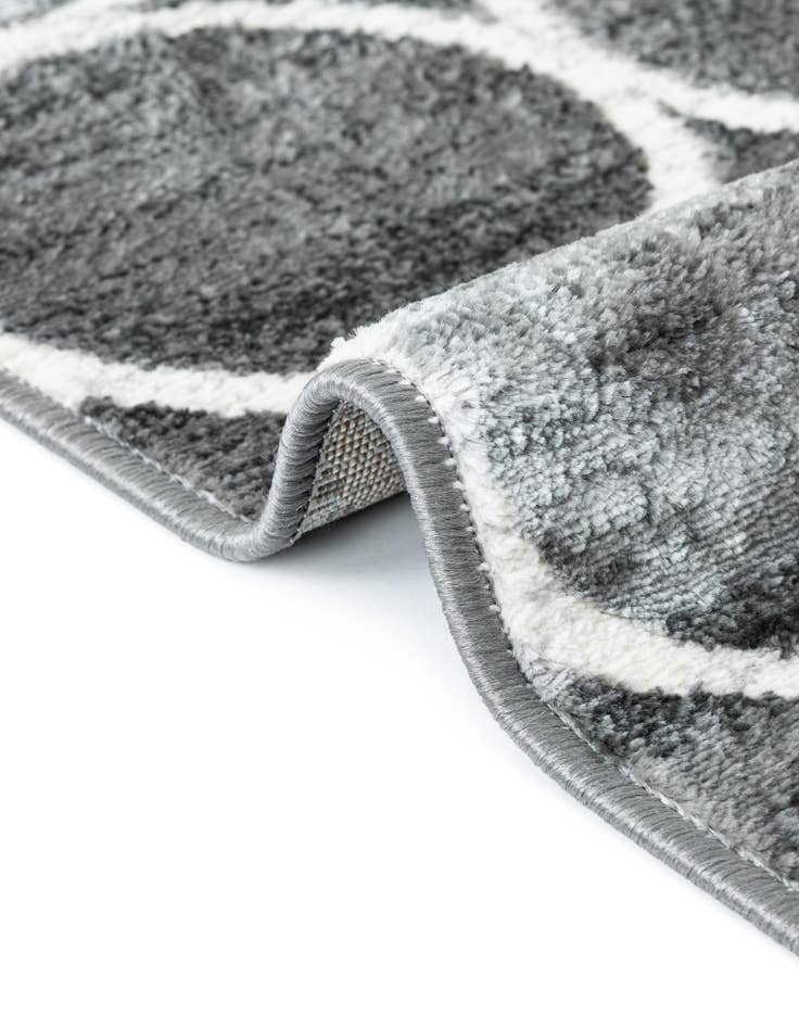 Detail image of  5' 3 x 5' 3 Lattice Trellis Octagon Rug