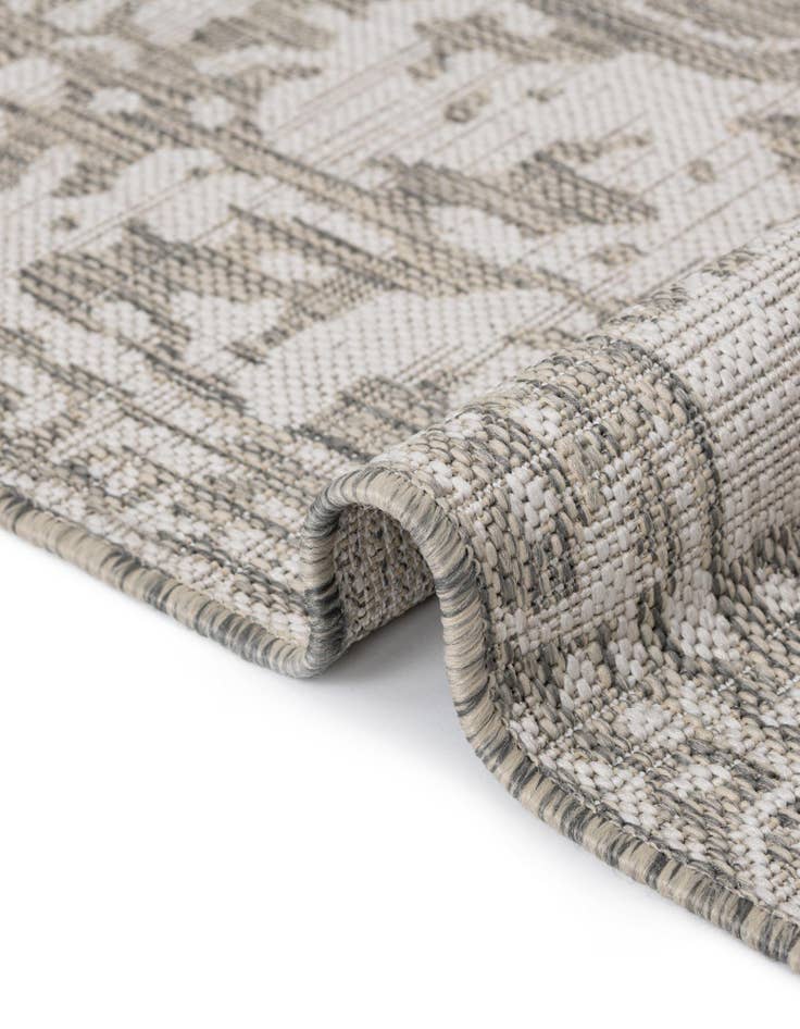 Detail image of  5' 3 x 8'  Washable Jill Zarin Dubai Indoor / Outdoor Oval Rug