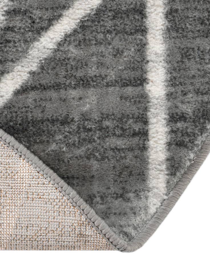 Detail image of  5' 3 x 8' Lattice Trellis Oval Rug